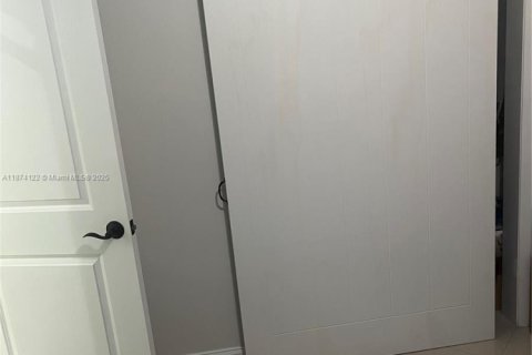 House in Miami, Florida 5 bedrooms, 312.71 sq.m. № 1928255 - photo 17