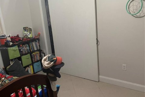 House in Miami, Florida 5 bedrooms, 312.71 sq.m. № 1928255 - photo 22