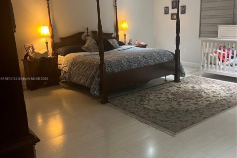 House in Miami, Florida 5 bedrooms, 312.71 sq.m. № 1928255 - photo 1