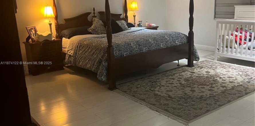 House in Miami, Florida 5 bedrooms, 312.71 sq.m. № 1928255