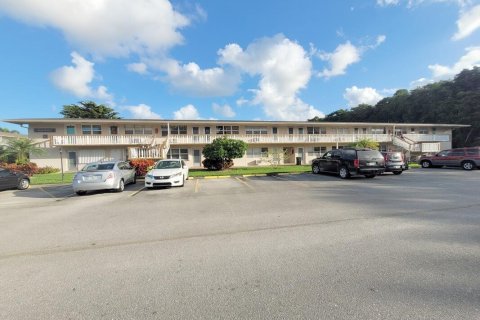 Condo in West Palm Beach, Florida, 1 bedroom № 2191807 - photo 16