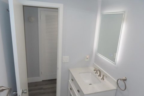 Condo in West Palm Beach, Florida, 1 bedroom № 2191807 - photo 10