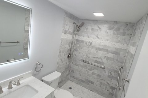 Condo in West Palm Beach, Florida, 1 bedroom № 2191807 - photo 25