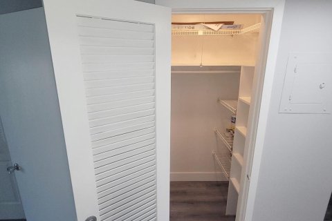 Condo in West Palm Beach, Florida, 1 bedroom № 2191807 - photo 23