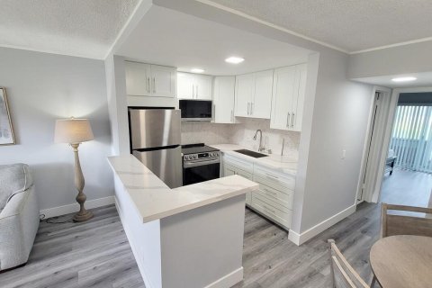 Condo in West Palm Beach, Florida, 1 bedroom № 2191807