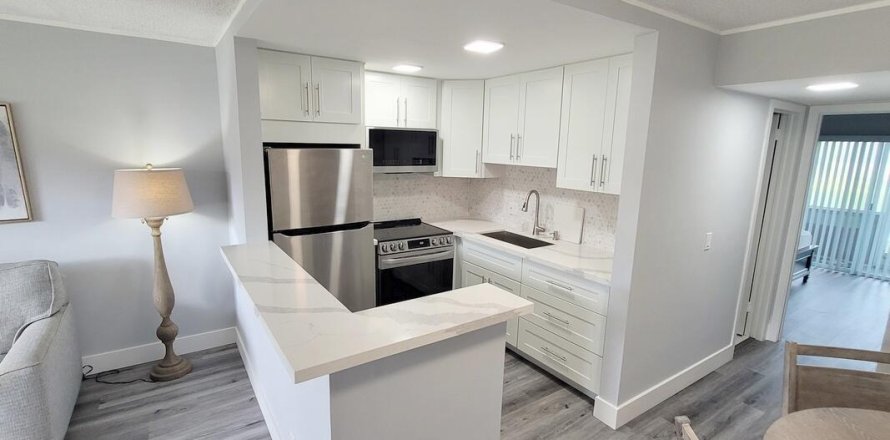Condo in West Palm Beach, Florida, 1 bedroom № 2191807