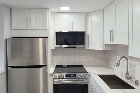 Condo in West Palm Beach, Florida, 1 bedroom № 2191807 - photo 19