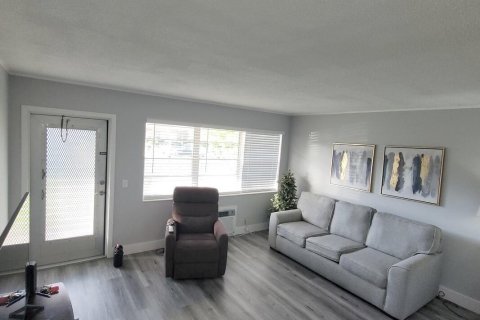 Condo in West Palm Beach, Florida, 1 bedroom № 2191807 - photo 20