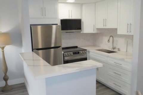Condo in West Palm Beach, Florida, 1 bedroom № 2191807 - photo 4