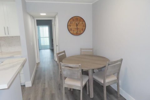 Condo in West Palm Beach, Florida, 1 bedroom № 2191807 - photo 8