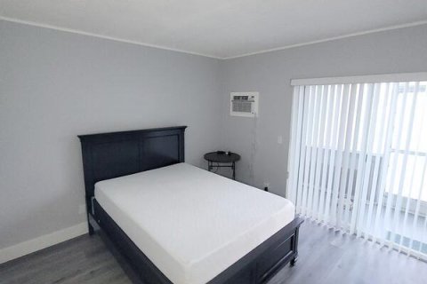 Condo in West Palm Beach, Florida, 1 bedroom № 2191807 - photo 28