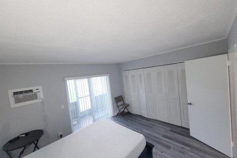 Condo in West Palm Beach, Florida, 1 bedroom № 2191807 - photo 30