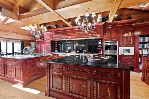 House in Longboat Key, Florida 8 bedrooms, 1184.69 sq.m. № 2206179 - photo 16