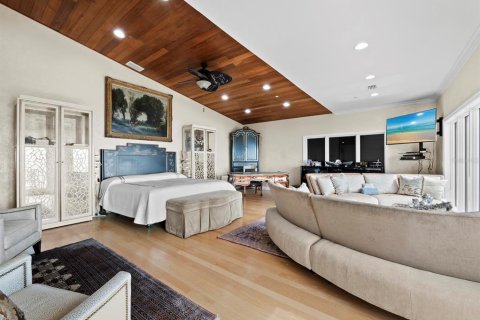 House in Longboat Key, Florida 8 bedrooms, 1184.69 sq.m. № 2206179 - photo 28