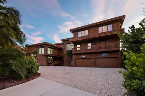House in Longboat Key, Florida 8 bedrooms, 1184.69 sq.m. № 2206179 - photo 4