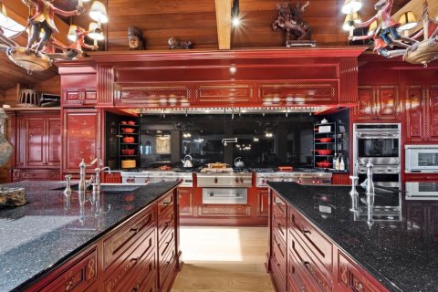 House in Longboat Key, Florida 8 bedrooms, 1184.69 sq.m. № 2206179 - photo 17
