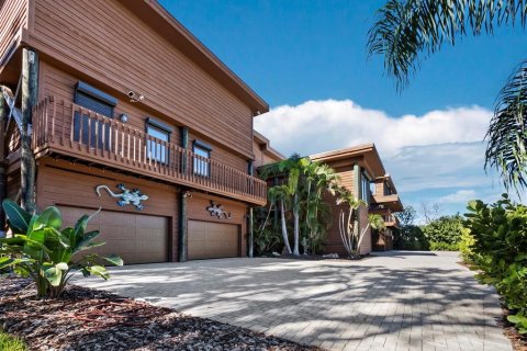 House in Longboat Key, Florida 8 bedrooms, 1184.69 sq.m. № 2206179 - photo 5