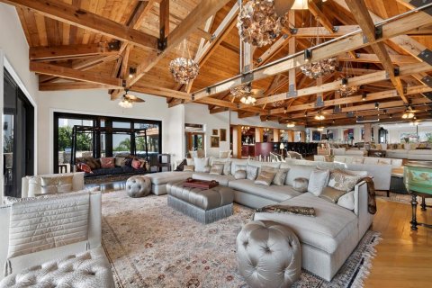 House in Longboat Key, Florida 8 bedrooms, 1184.69 sq.m. № 2206179 - photo 23