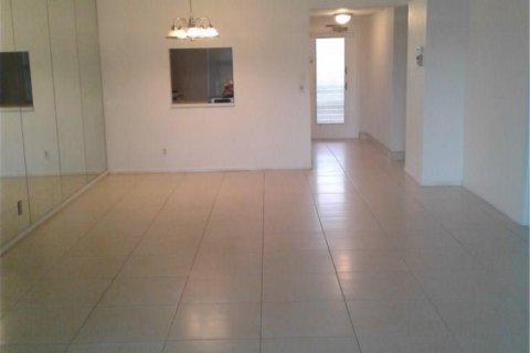 Copropriété à louer à Margate, Floride: 2 chambres, 86.4 m2 № 2085999 - photo 4