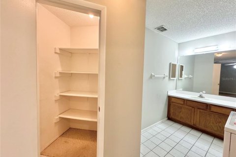 Снять в аренду кондоминиум в Уинтер-Хейвен, Флорида 4 комнаты, 86.4м2, № 2148900 - фото 26
