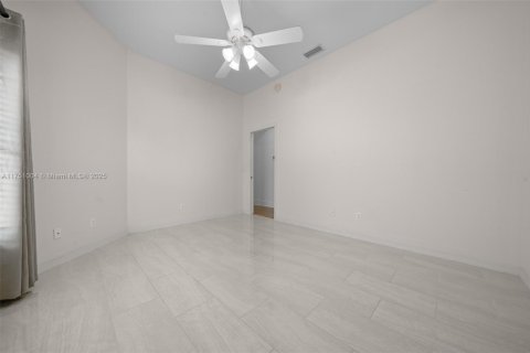 House in Ocala, Florida 3 bedrooms, 265.42 sq.m. № 1729603 - photo 24