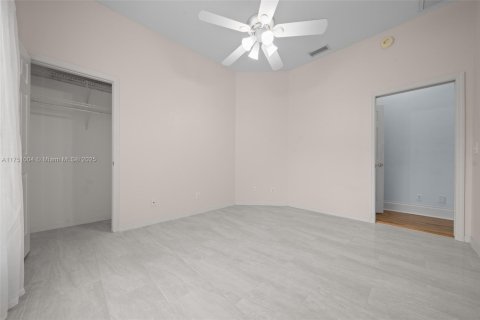 House in Ocala, Florida 3 bedrooms, 265.42 sq.m. № 1729603 - photo 20