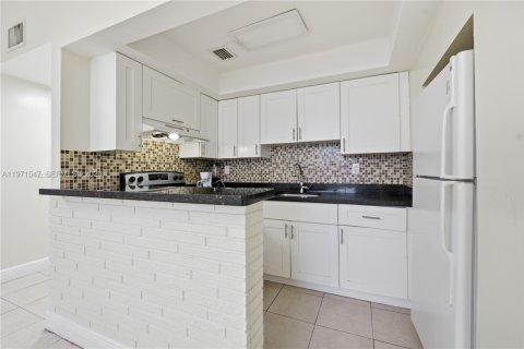 Villa ou maison à louer à Fort Lauderdale, Floride: 3 chambres, 76.64 m2 № 2032299 - photo 5