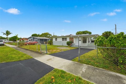Villa ou maison à louer à Fort Lauderdale, Floride: 3 chambres, 76.64 m2 № 2032299 - photo 20