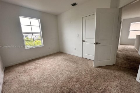 House in Florida City, Florida 4 bedrooms, 200.11 sq.m. № 2010838 - photo 11