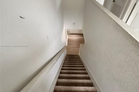 House in Florida City, Florida 4 bedrooms, 200.11 sq.m. № 2010838 - photo 10