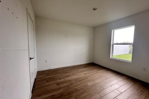 House in Florida City, Florida 4 bedrooms, 200.11 sq.m. № 2010838 - photo 8