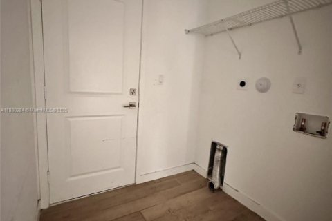 House in Florida City, Florida 4 bedrooms, 200.11 sq.m. № 2010838 - photo 7