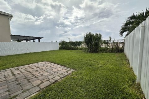 House in Florida City, Florida 4 bedrooms, 200.11 sq.m. № 2010838 - photo 21