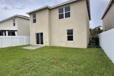 House in Florida City, Florida 4 bedrooms, 200.11 sq.m. № 2010838 - photo 20