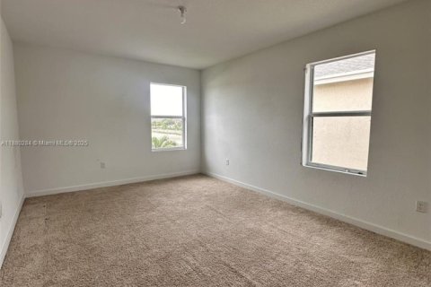 House in Florida City, Florida 4 bedrooms, 200.11 sq.m. № 2010838 - photo 18