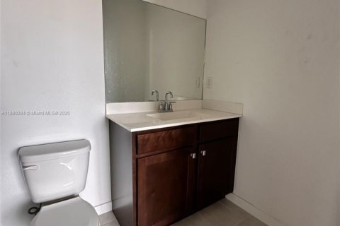 House in Florida City, Florida 4 bedrooms, 200.11 sq.m. № 2010838 - photo 16