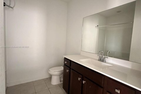 House in Florida City, Florida 4 bedrooms, 200.11 sq.m. № 2010838 - photo 13