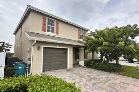 House in Florida City, Florida 4 bedrooms, 200.11 sq.m. № 2010838 - photo 2