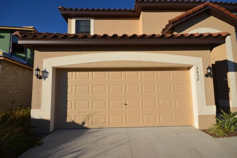Casa en venta en Kissimmee, Florida, 6 dormitorios, 267 m2 № 1906292 - foto 1