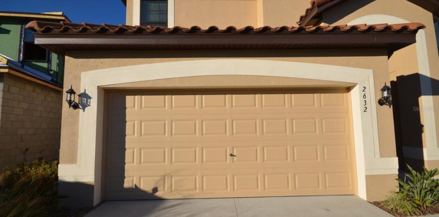 Casa en Kissimmee, Florida 6 dormitorios, 267 m2 № 1906292