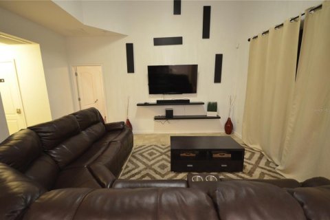 Casa en venta en Kissimmee, Florida, 6 dormitorios, 267 m2 № 1906292 - foto 12