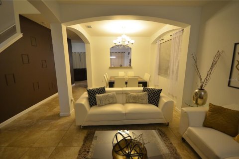 Casa en venta en Kissimmee, Florida, 6 dormitorios, 267 m2 № 1906292 - foto 4