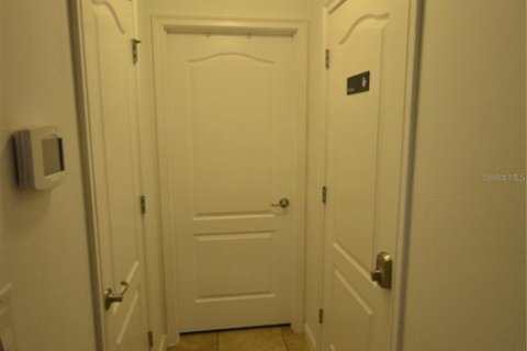 Casa en venta en Kissimmee, Florida, 6 dormitorios, 267 m2 № 1906292 - foto 18