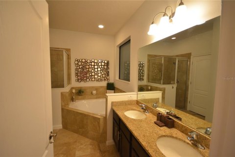 Casa en venta en Kissimmee, Florida, 6 dormitorios, 267 m2 № 1906292 - foto 27