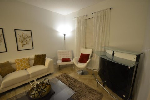 Casa en venta en Kissimmee, Florida, 6 dormitorios, 267 m2 № 1906292 - foto 3