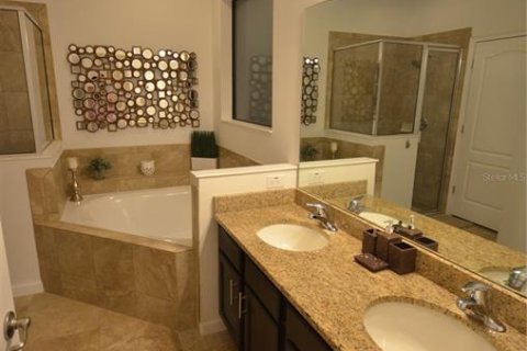 Casa en venta en Kissimmee, Florida, 6 dormitorios, 267 m2 № 1906292 - foto 28