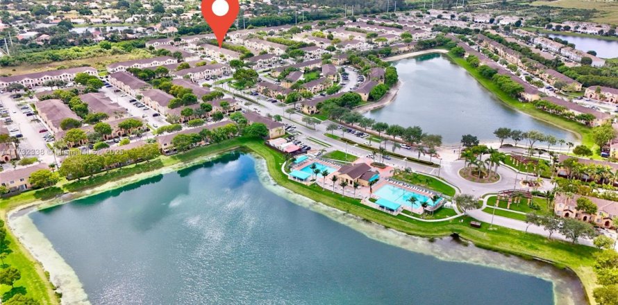 Condominio en Homestead, Florida, 3 dormitorios  № 1985198