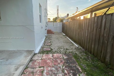 Снять в аренду виллу или дом в Майами, Флорида 2 спальни, 67.35м2, № 2063931 - фото 20