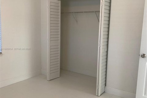 Снять в аренду виллу или дом в Майами, Флорида 2 спальни, 67.35м2, № 2063931 - фото 8