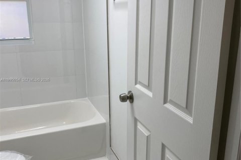 Снять в аренду виллу или дом в Майами, Флорида 2 спальни, 67.35м2, № 2063931 - фото 10